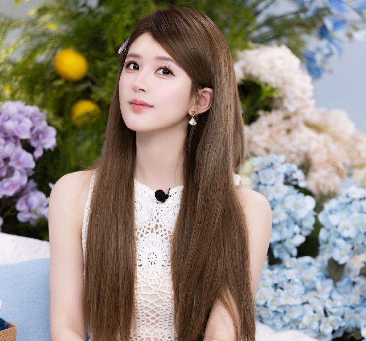 Triệu Lộ Tư vắng bóng lâu.