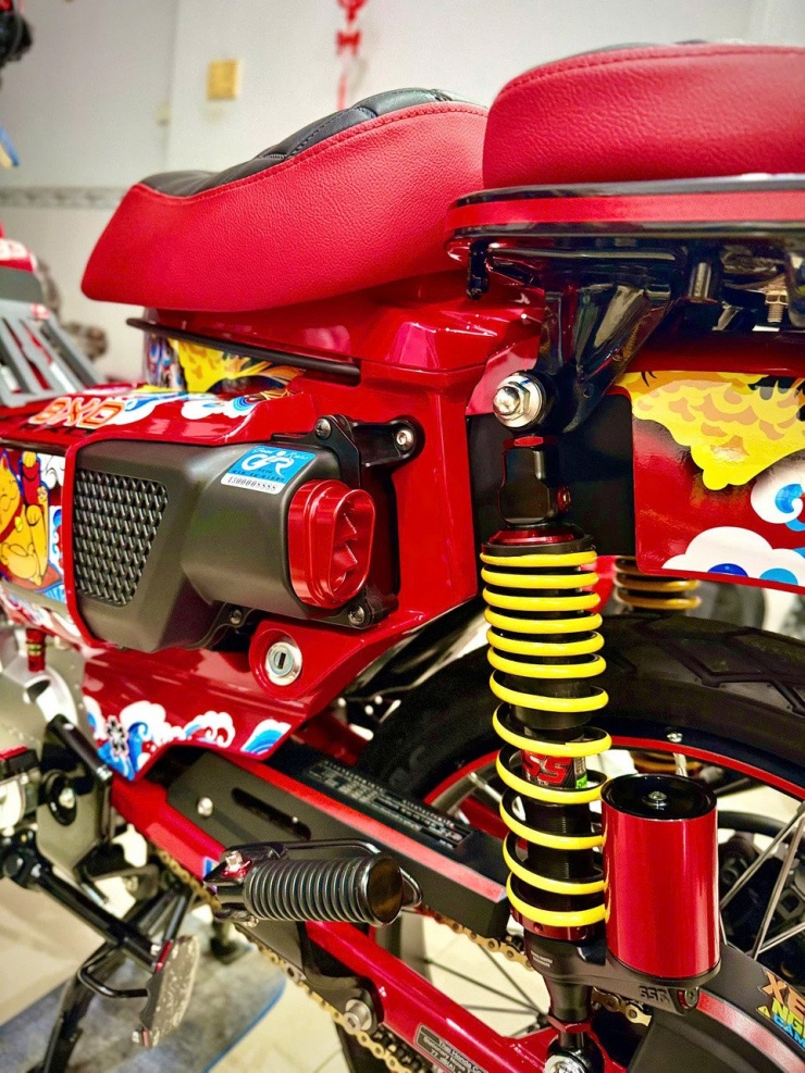 Honda CT125 độ theo phong cách 'cải lương' độc nhất của chủ xe Sài Gòn - 7