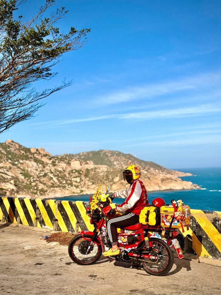 Honda CT125 độ theo phong cách 'cải lương' độc nhất của chủ xe Sài Gòn - 16