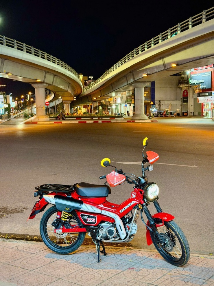 Anh Dũng cùng chiếc Cub thực hiện chuyến du xuân kéo dài khoảng 10 ngày. Ảnh: NVCC.