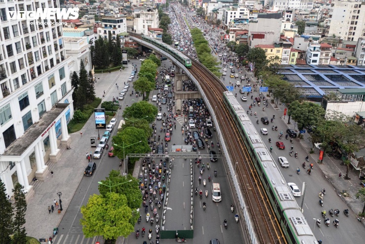 Từ 14/3 đến hết 31/5, một phần tuyến đường Nguyễn Trãi (phường Thanh Xuân, TP Hà Nội) được rào chắn để thi công hệ thống cống thoát nước nhằm chống úng ngập cục bộ khu vực nội đô.