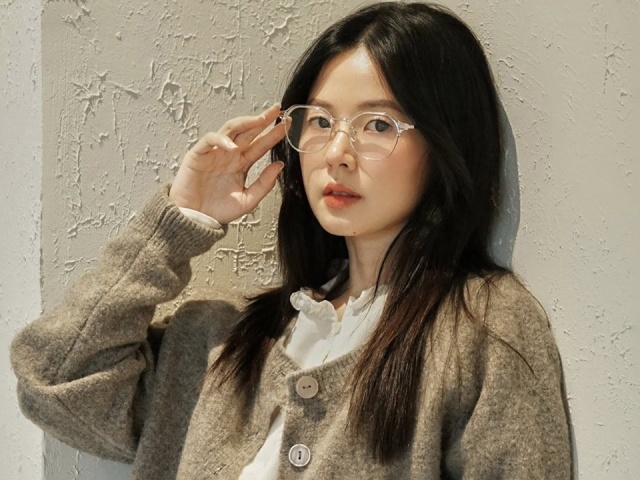 Midu xách túi hơn nửa tỷ đồng chồng tặng khi đi dạy