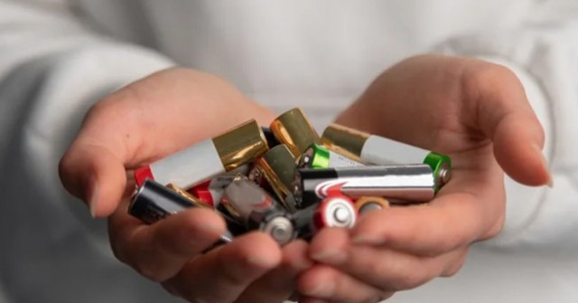 Một sai lầm khi mua pin AA khiến người dùng phải thay liên tục