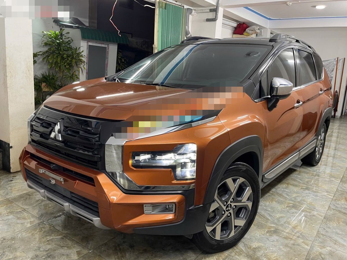 Ảnh thực tế một chiếc Xpander Cross 2023 đang được rao bán.