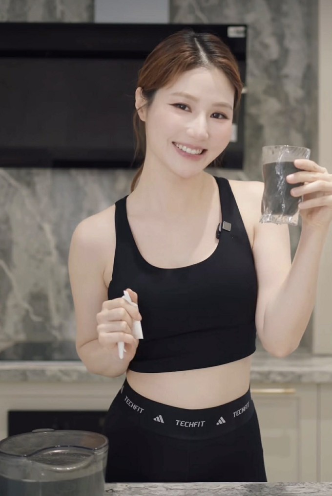 Sắc vóc 'gái một con' Diễm My 9X.