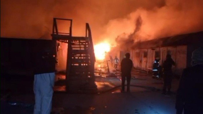 Một bệnh viện ở Kabul - Afghanistan đã trở thành đống đổ nát và bốc cháy kinh hoàng trong đêm - Ảnh: X