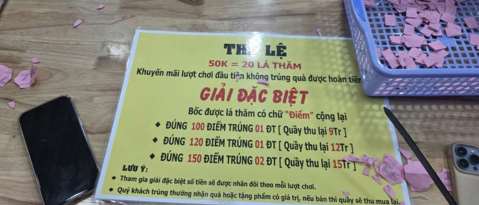Gian hàng trưng bày quà tặng để tạo lòng tin, nhưng kết quả bốc thăm đã bị sắp đặt. Ảnh CATN