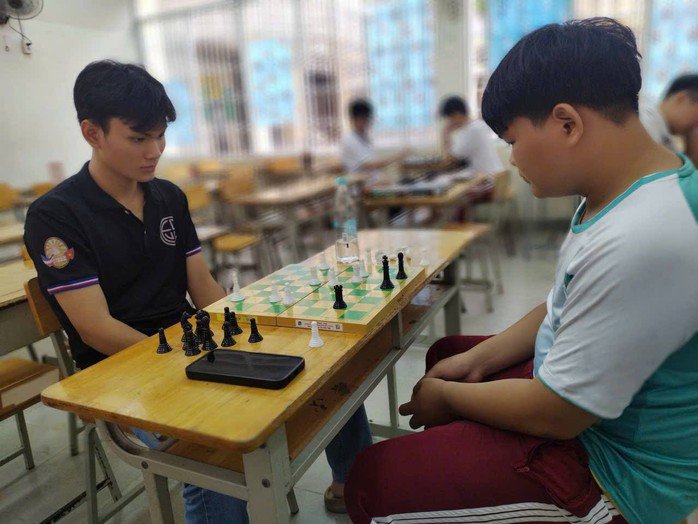 Theo đề án, sáp nhập Trung tâm GDTX Chu Văn An (phường An Đông),Trung tâm GDTX tiếng Hoa (phường Chợ Lớn) với Trung tâm GDNN-GDTX Quận 5 (phường Chợ Lớn) thành Trường Trung học nghề Chu Văn An