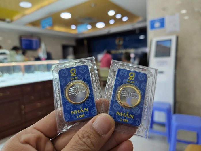 Giá vàng trong nước tăng trở lại vào cuối ngày