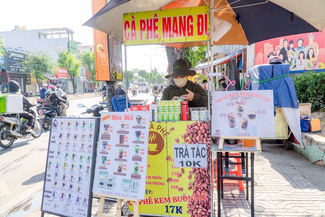 VIDEO: Nghe chuyện về những chiếc xe đẩy bán cà phê ở TPHCM - 17