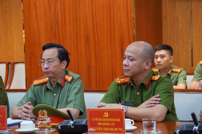 Đại tá Bùi Thanh Trực (trái) và Thượng tá Nguyễn Thành Hưng (phải)