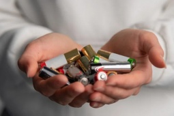 Một sai lầm khi mua pin AA khiến người dùng phải thay liên tục