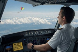 Bất ngờ vật thể tại sân bay Cát Bi khiến nhiều chuyến bay phải chuyển hướng