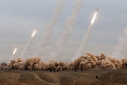 Iran "cho nổ kho đạn Mỹ" ở UAE, Israel tấn công Tehran