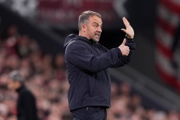 Tin mới nhất bóng đá chiều 17/3: Barcelona "trói chân" Hansi Flick