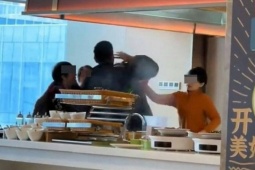 Hành hung nhân viên vì không được gói đồ ăn buffet mang về