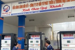 Một cây xăng bị phạt vì bán giá cao hơn quy định
