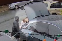 Bé 12 tháng tuổi mắc kẹt trong ô tô 30 phút, cha nhờ ChatGPT mới cứu được con