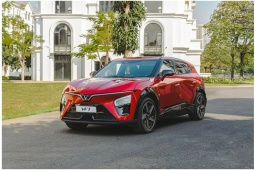 Doanh số VinFast VF 7 xuống mức thấp nhất trong 5 tháng