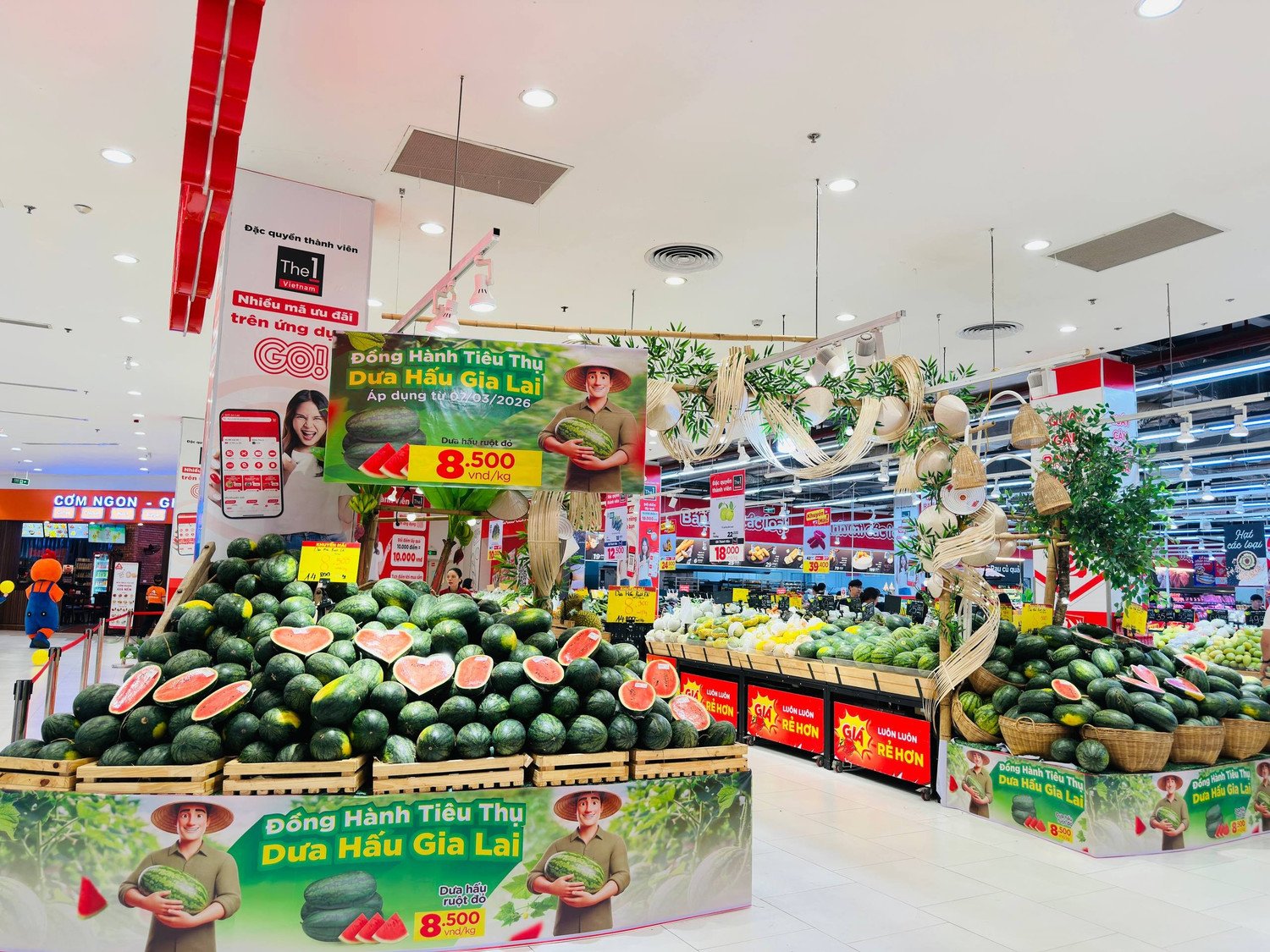 Quầy dưa hấu giải cứu được bày ở vị trí trung tâm của siêu thị