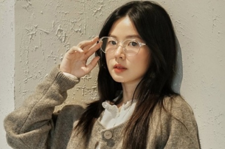 Midu xách túi hơn nửa tỷ đồng chồng tặng khi đi dạy