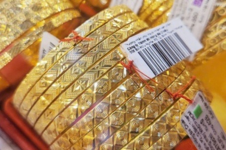 Sáng 17-3, giá vàng miếng SJC giảm trở lại, vẫn bỏ xa giá thế giới