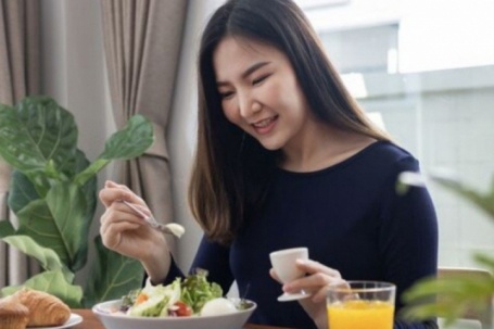 Bác sĩ tiết lộ 6 thay đổi nhỏ trong bữa ăn giúp bạn sống thọ thêm 13 năm