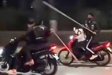 Triệu tập 12 thanh thiếu niên mang hung khí, ống sắt diễu phố ở Lào Cai