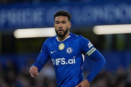 Chelsea nhận tiếp "cú đấm" sau án phạt, đua vé C1 & cửa ngược dòng PSG bị ảnh hưởng