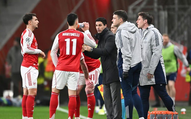 Hàng loạt cầu thủ Arsenal&nbsp;đang ở trong tình thế “treo giò lơ lửng”