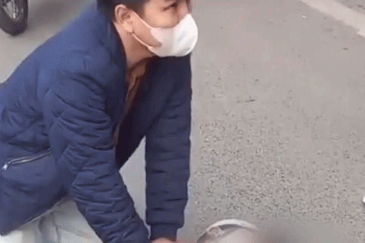 Bác sĩ ép tim cứu thanh niên giữa đường: 'Tôi không kịp nghĩ nhiều, chỉ tập trung cấp cứu'