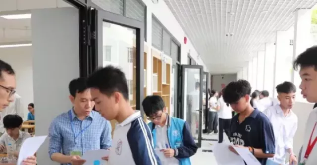 Tuyển sinh lớp 10 ở Hà Nội: Cách đăng kí nguyện vọng để không ‘trắng tay’