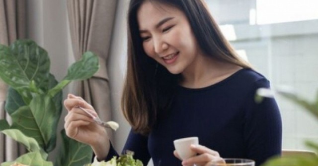 Bác sĩ tiết lộ 6 thay đổi nhỏ trong bữa ăn giúp bạn sống thọ thêm 13 năm