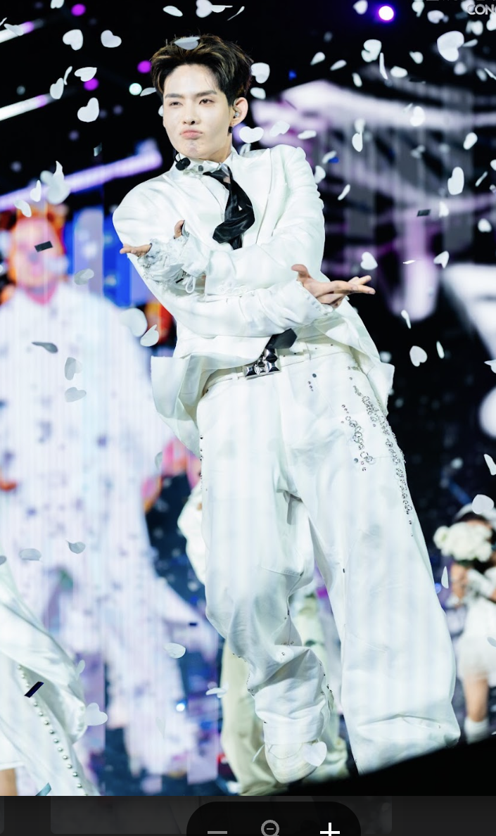 Dàn anh trai khuấy đảo Mỹ Đình - 7