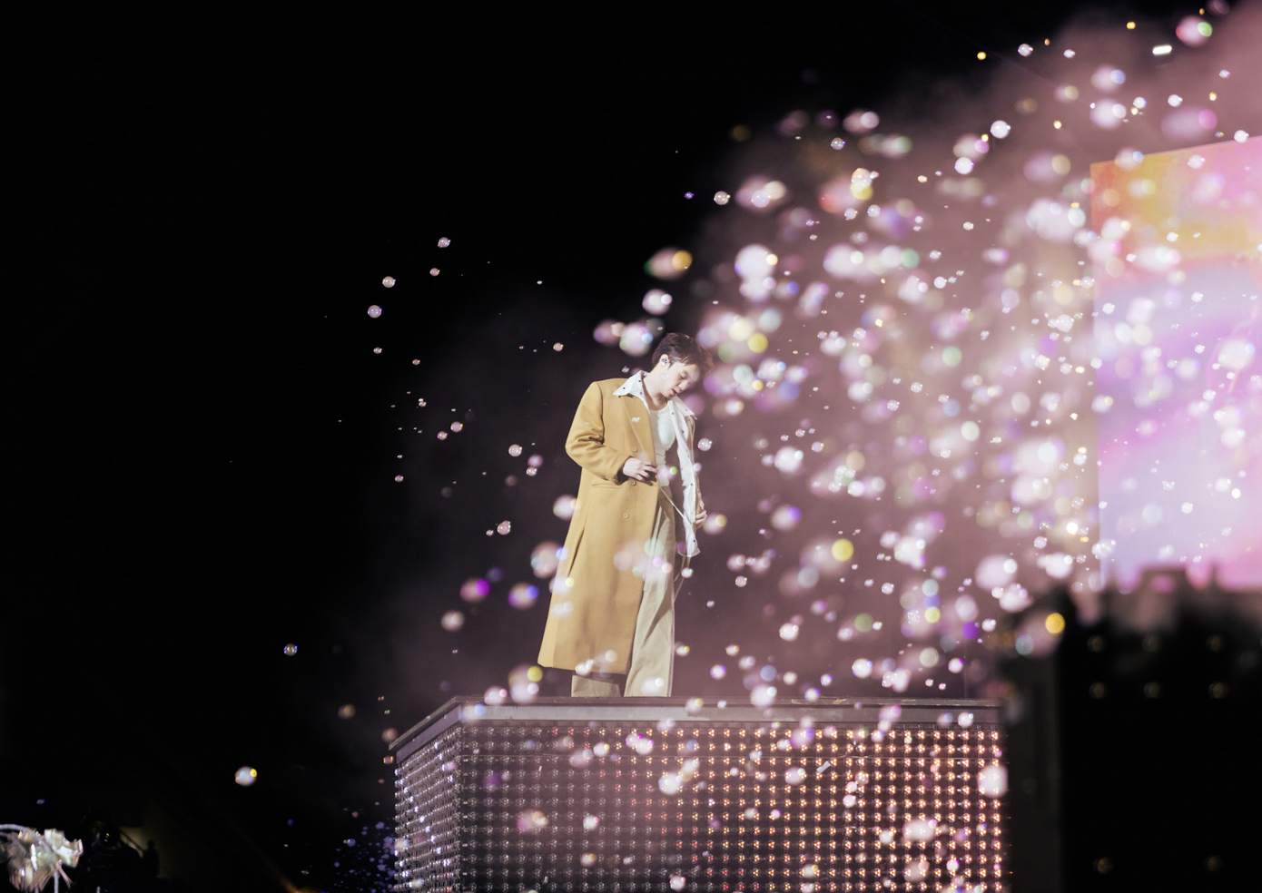 Dàn anh trai khuấy đảo Mỹ Đình - 14