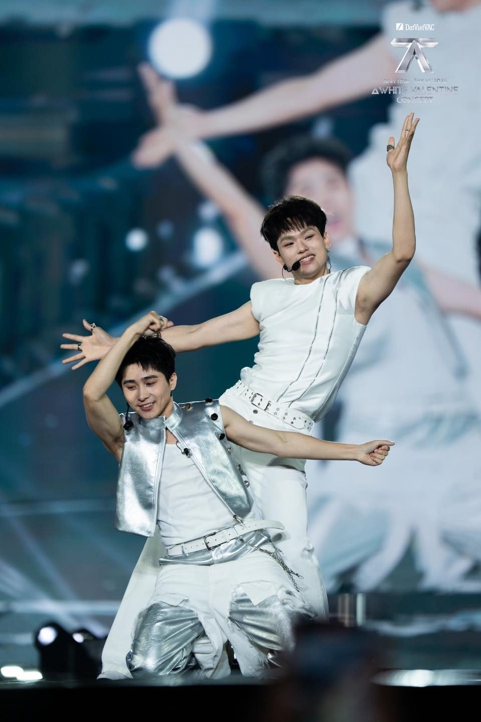 Dàn anh trai khuấy đảo Mỹ Đình - 31