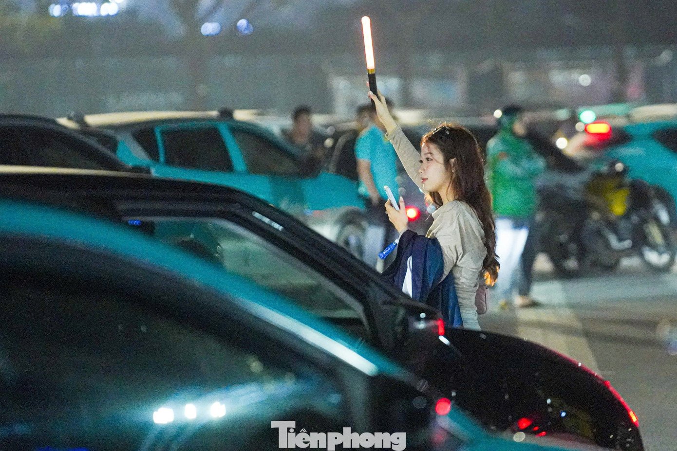 Biển người rời đi, Mỹ Đình tắc nghẽn lúc nửa đêm - 17