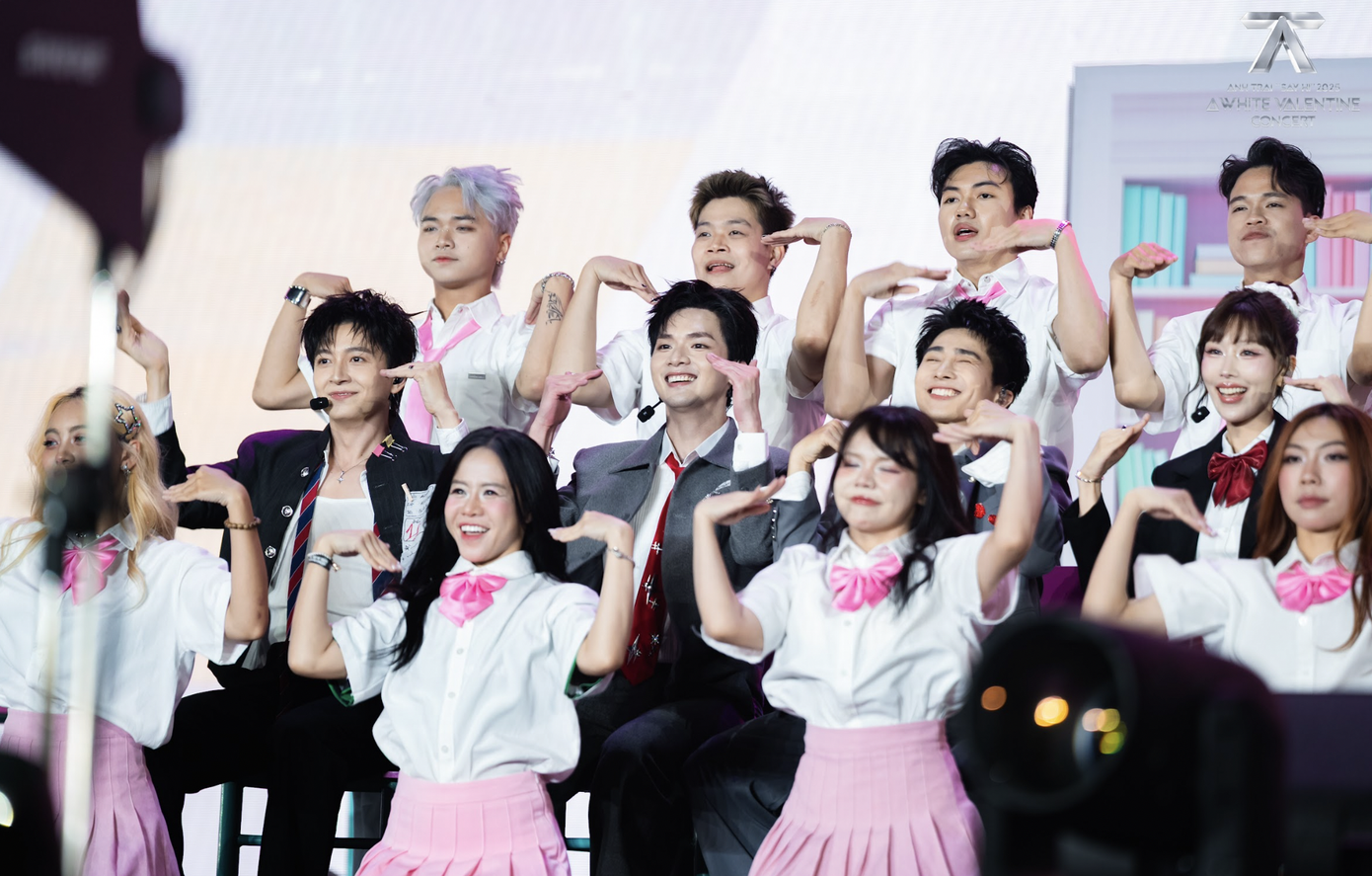 Dàn anh trai khuấy đảo Mỹ Đình - 19