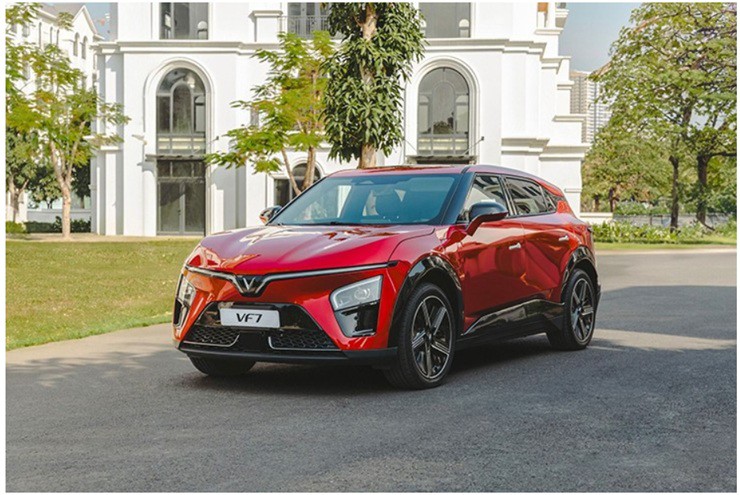 Doanh số VinFast VF 7 xuống mức thấp nhất trong 5 tháng - 2