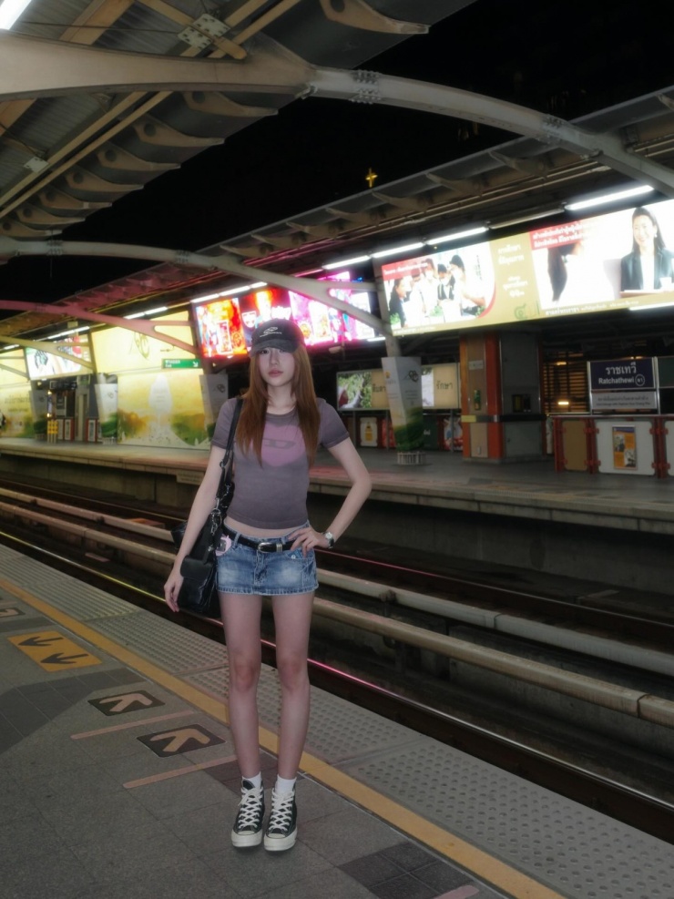 Khoảng hơn một năm trở lại đây, vóc dáng Uyển Ân ngày càng mảnh mai, thon thả. Cô cho biết đã giảm 12 kg nhờ điều chỉnh chế độ ăn kết hợp tập luyện. Có thời điểm Uyển Ân tích cực tham gia chạy bộ cùng hoa hậu Kỳ Duyên.