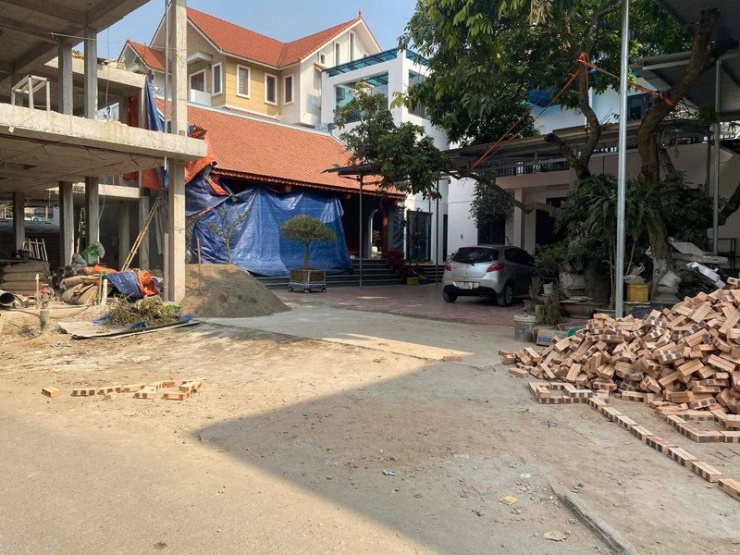 Căn nhà của 3 người con trai đang trong quá trình hoàn thiện. Căn nhà của người con trai út đã hoàn thành được 5 năm&nbsp;