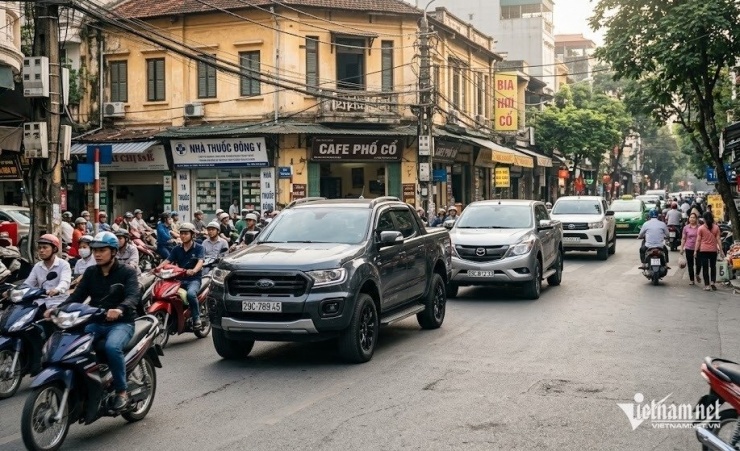 Câu chuyện xe bán tải có bị hạn chế lưu thông trong nội đô hay không đã trở thành tâm điểm tranh luận sôi nổi trên mạng xã hội. Ảnh tại bởi AI