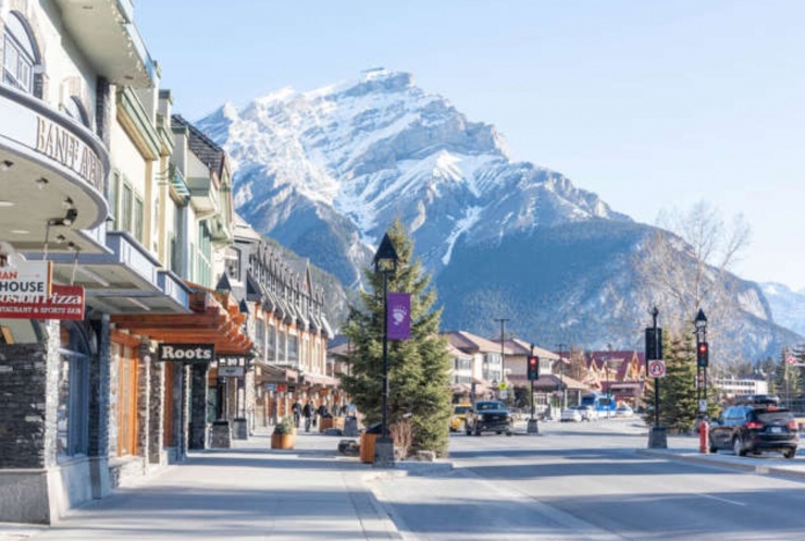 Từ vẻ đẹp yên bình, tinh khôi của công viên quốc gia Banff ở Alberta đến sự hùng tráng, khắc nghiệt của Khu bảo tồn và vườn quốc gia Kluane tại Yukon, tất cả đều sẵn sàng chinh phục những tâm hồn ưa khám phá và những người luôn khao khát trải nghiệm những hành trình đáng nhớ. Ảnh: Cntraveller