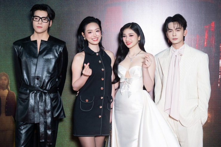 Á hậu Bùi Khánh Linh mặc trẻ trung đi xem phim.