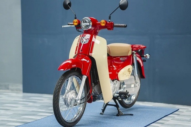 Honda Super Cub Hello Kitty.