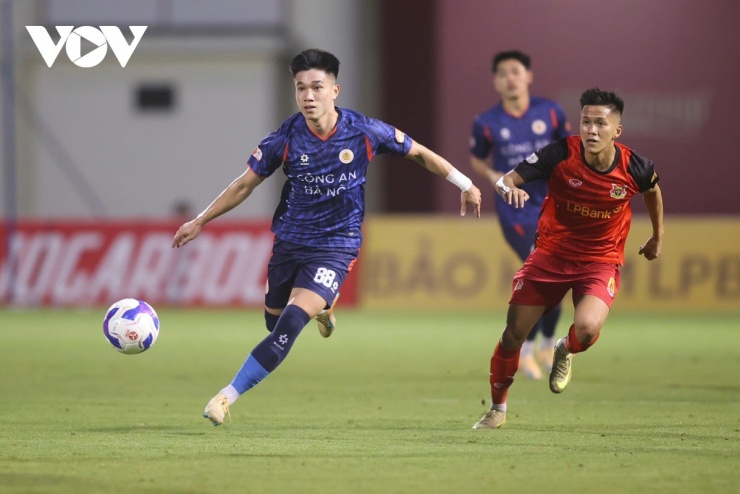 Cầu thủ chạy cánh phải Lê Văn Đô góp mặt trong danh sách sơ bộ của ĐT Việt Nam theo thông báo từ phía CLB CAHN, nhưng không được HLV Kim Sang Sik điền tên vào bản danh sách chính thức. Đây cũng là trường hợp duy nhất trong số các cầu thủ CLB CAHN có tên ở bản danh sách sơ bộ nhưng bị loại khi chốt danh sách chính thức.