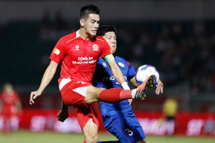 Tiền đạo Nguyễn Tiến Linh đang sa sút phong độ trong màu áo CLB CA TP.HCM và không được HLV Kim Sang Sik lựa chọn vào danh sách ĐT Việt Nam chuẩn bị đá giao hữu với Bangladesh và gặp ĐT Malaysia ở vòng loại cuối Asian Cup 2027. (Ảnh: VPF)