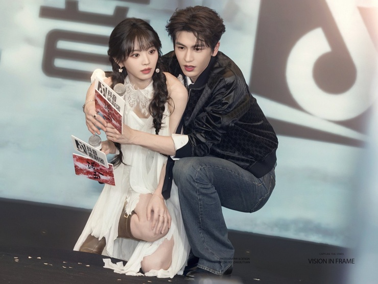 Các nghệ sĩ tranh giành quyền lợi tới mức tạo ra nhiều cuộc chiến trên MXH.