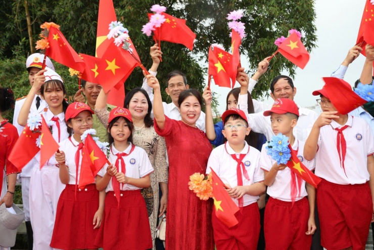 Sau lễ đón, Bộ trưởng&nbsp;Bộ Quốc phòng&nbsp;hai nước sẽ cùng tham gia các hoạt động trong khuôn khổ giao lưu tại Việt Nam, gồm: Dự lễ khởi công Trạm Y tế xã Hải Sơn; thăm Trường THPT Trần Phú; thăm Đồn Biên phòng Trà Cổ và có cuộc hội đàm quan trọng.&nbsp;