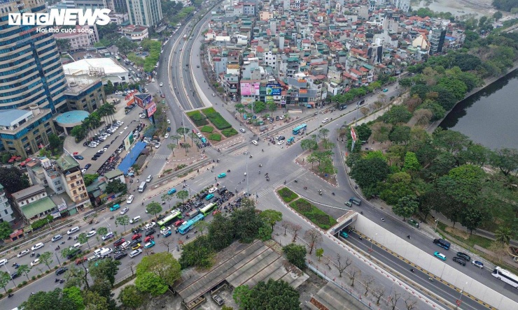 Để mở rộng trục Quốc lộ 1A đoạn Kim Liên - Cầu Giẽ, Viện Quy hoạch xây dựng Hà Nội cùng nhà đầu tư đã thống nhất phương án nâng cấp hai nút giao Kim Liên - Xã Đàn và Giải Phóng - Kim Đồng. Giải pháp trọng tâm là xây dựng các cầu vượt trực thông theo trục dọc nhằm giảm xung đột giao thông tại những điểm giao cắt đông đúc